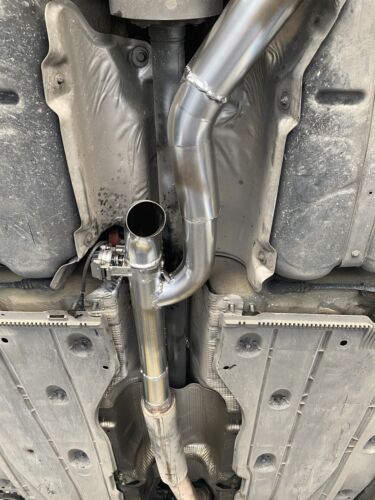 Kit interamente in acciaio inox e alluminio che comprende valvola da 70mm centralina cablaggio e doppio telecomando con possibilità di aprire anche la valvola parzialmente